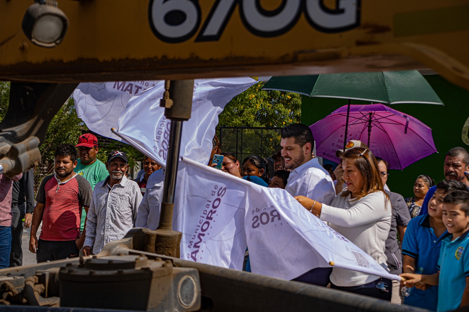 ALCALDE INICIA REHABILITACIÓN DE PAVIMENTO EN AVENIDA CANTINFLAS Y ACCESOS A COLONIA EL CAMBIO  