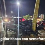 REGIDOR MARIO CHÁVEZ CONDUCÍA EBRIO AL CHOCAR SEMÁFORO