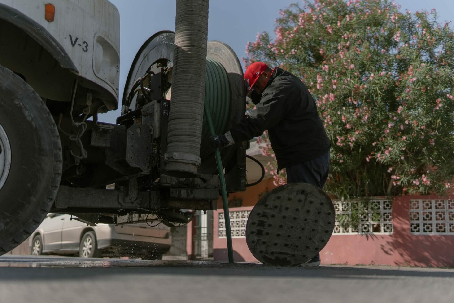 Gobierno de Beto Granados refuerza limpieza de drenaje en la colonia Delicias