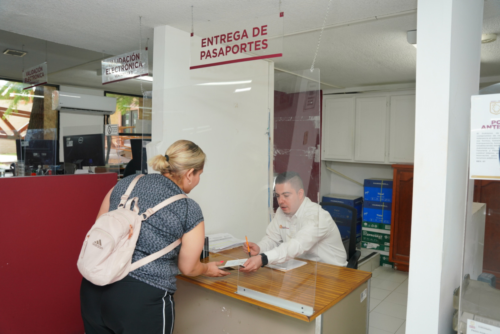 SIMPLIFICAN TRÁMITE DE PASAPORTE EN NUEVO LAREDO PARA PERSONAS CON REGISTROS EXTEMPORÁNEOS
