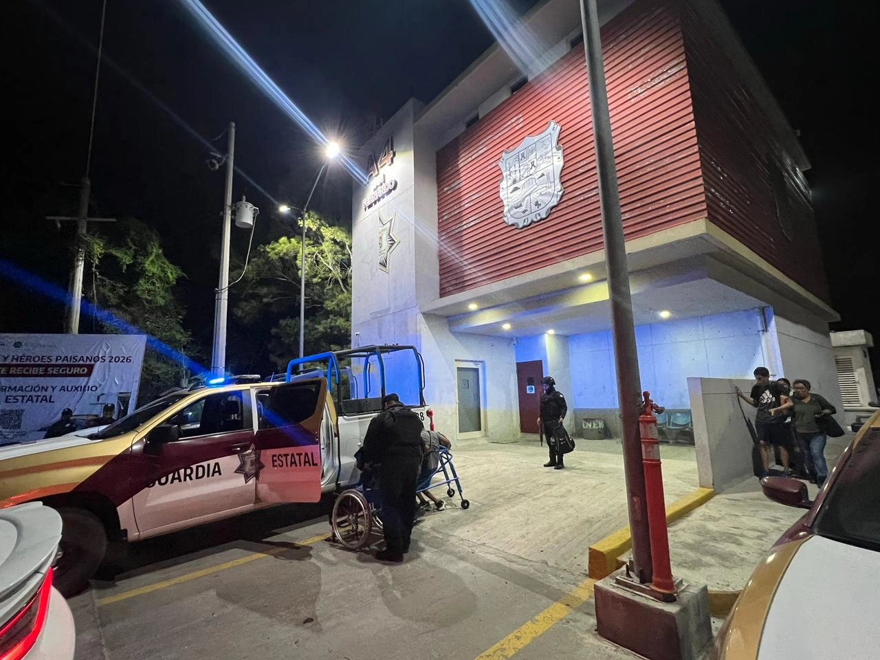 Guardia Estatal auxilia a menores con discapacidad durante trayecto carretero