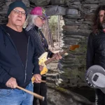 Dinosaur Jr. amplía su gira por Norteamérica y lanza un nuevo álbum, There Near: Escúchalo
