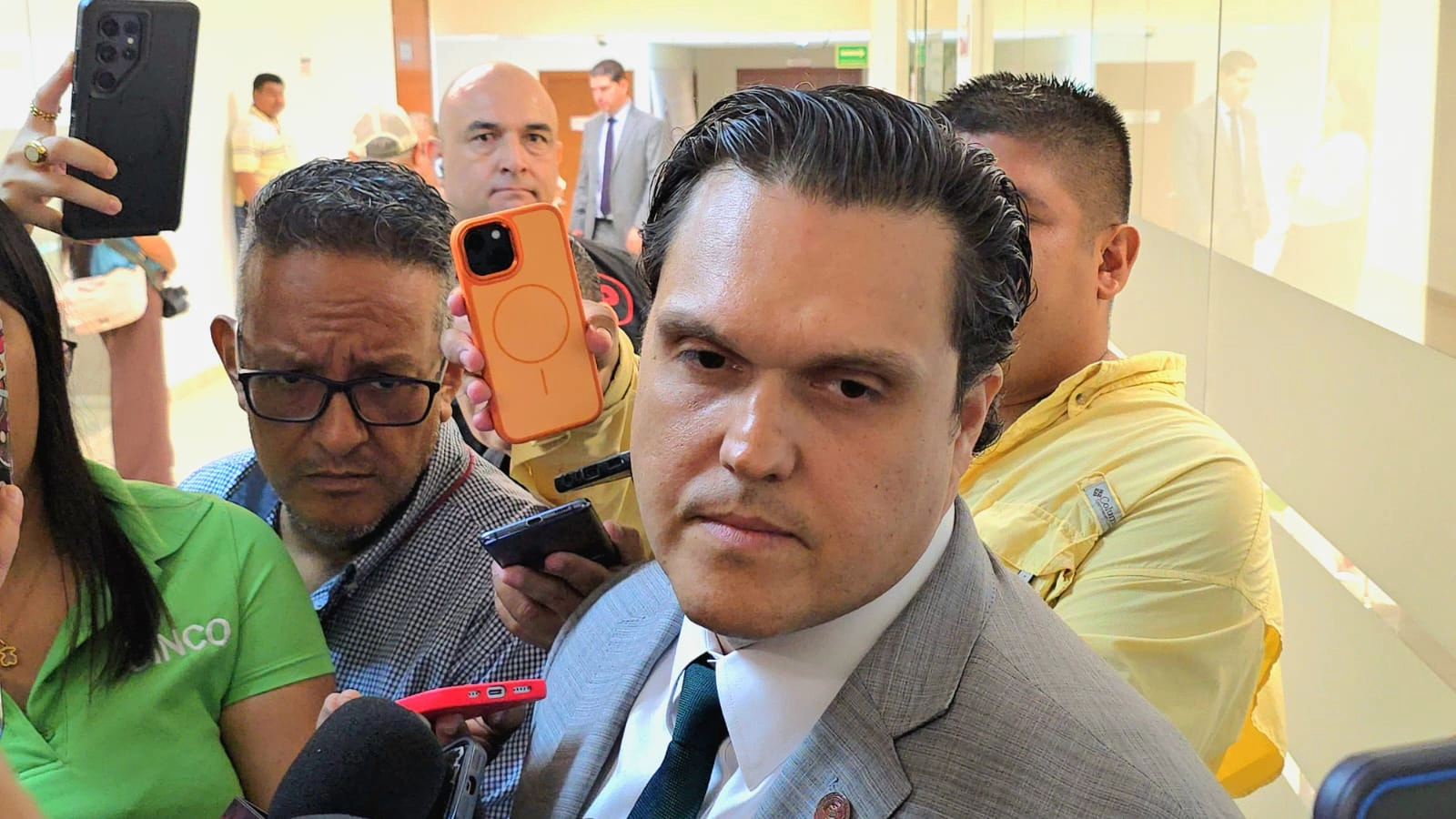 Humberto Prieto respalda reforma que impediría doble nacionalidad a gobernantes