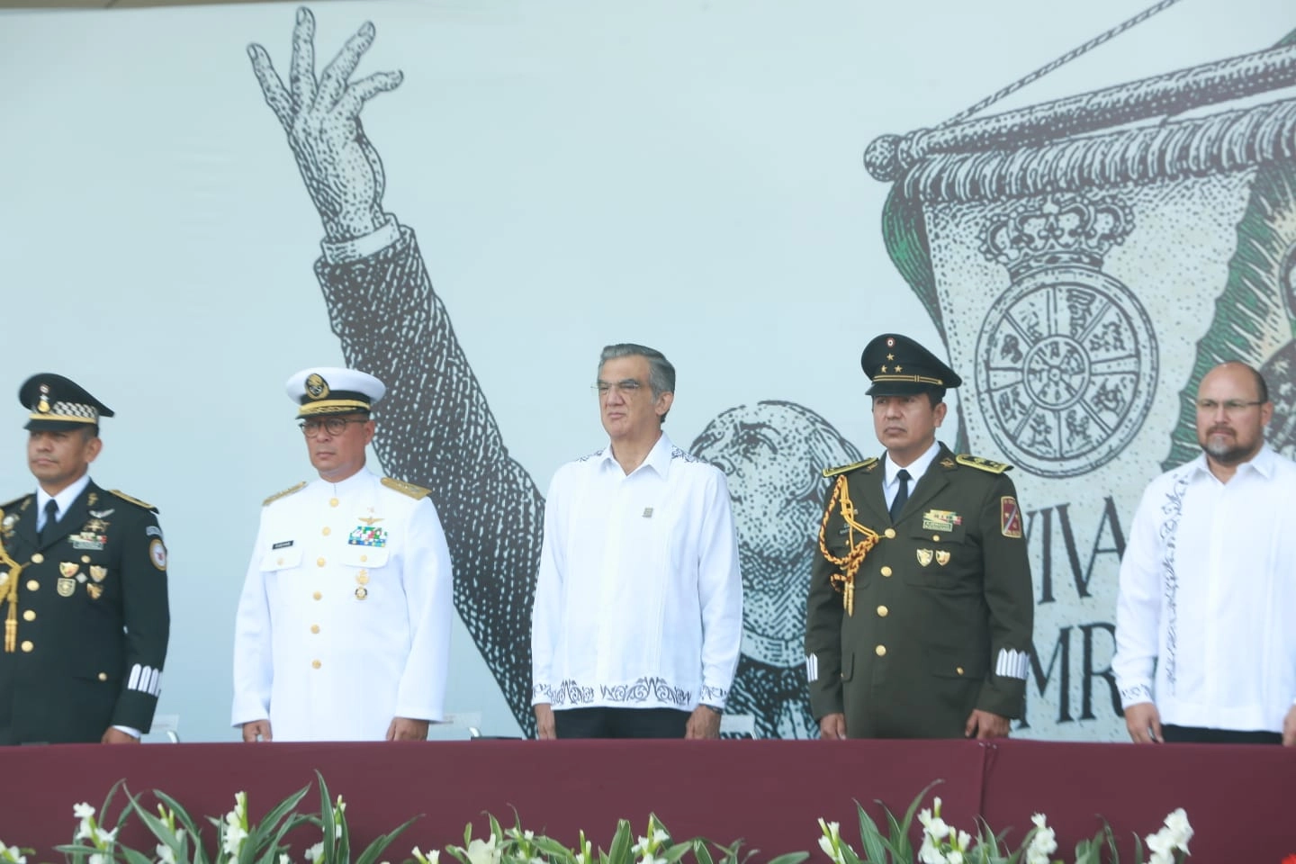 Américo preside desfile cívico-militar por el 216 aniversario de la Independencia de México