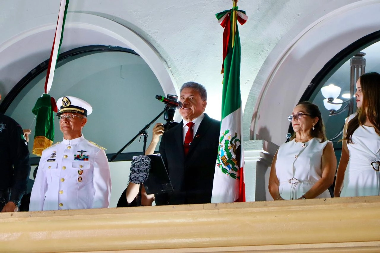 Encabeza Armando Martínez una noche de orgullo y tradición mexicana
