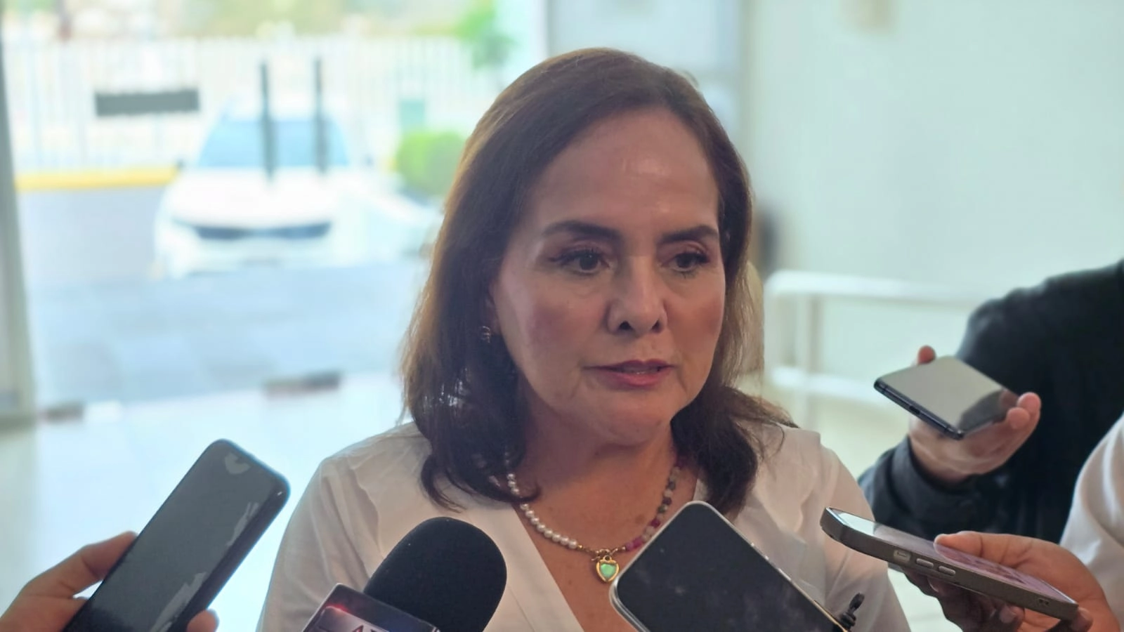 Celulares en escuelas serán regulados, no prohibidos de manera absoluta: Yuriria Iturbe
