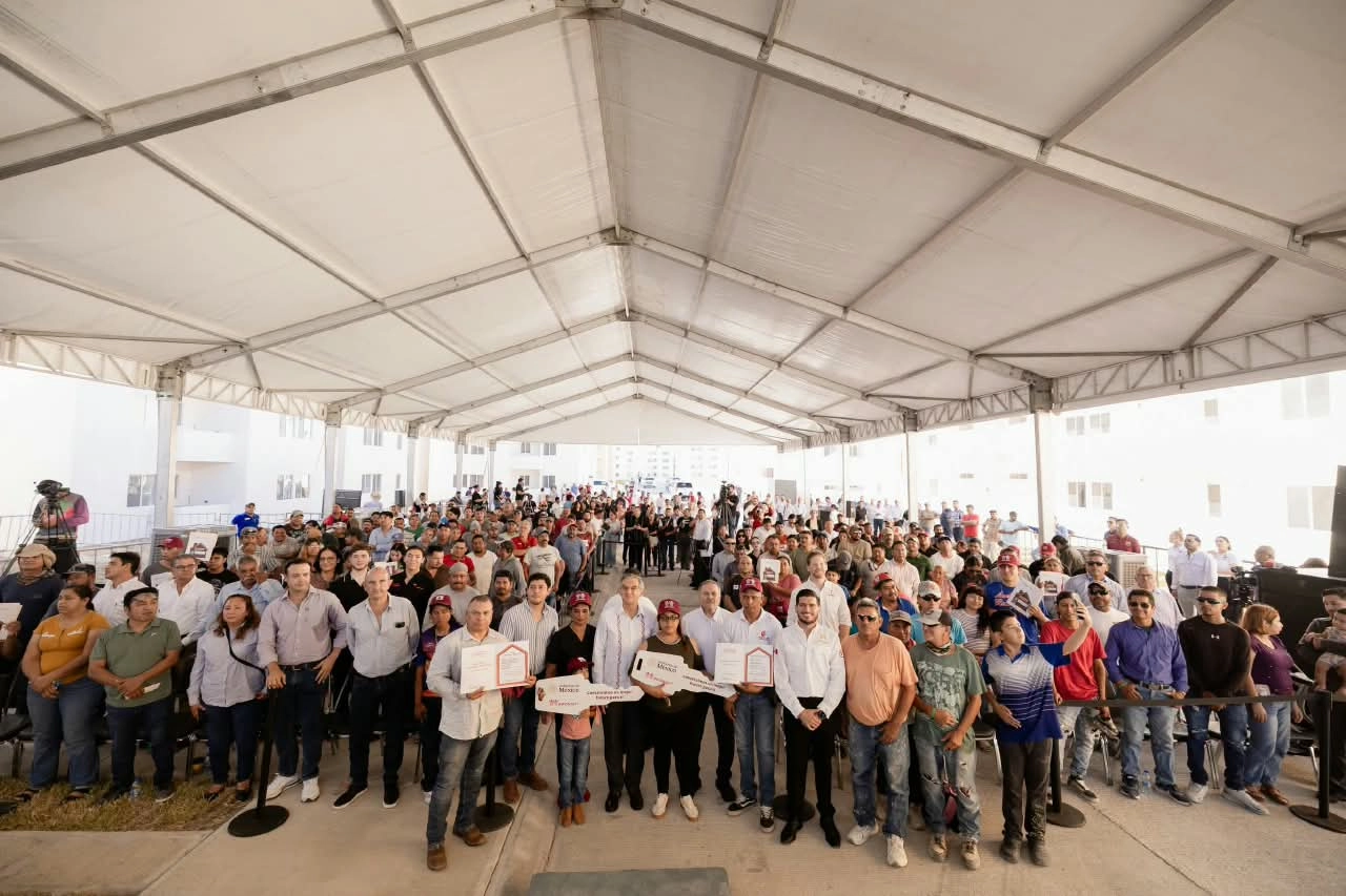 Beto Granados y Américo Villarreal entregan 160 viviendas de Infonavit en Matamoros