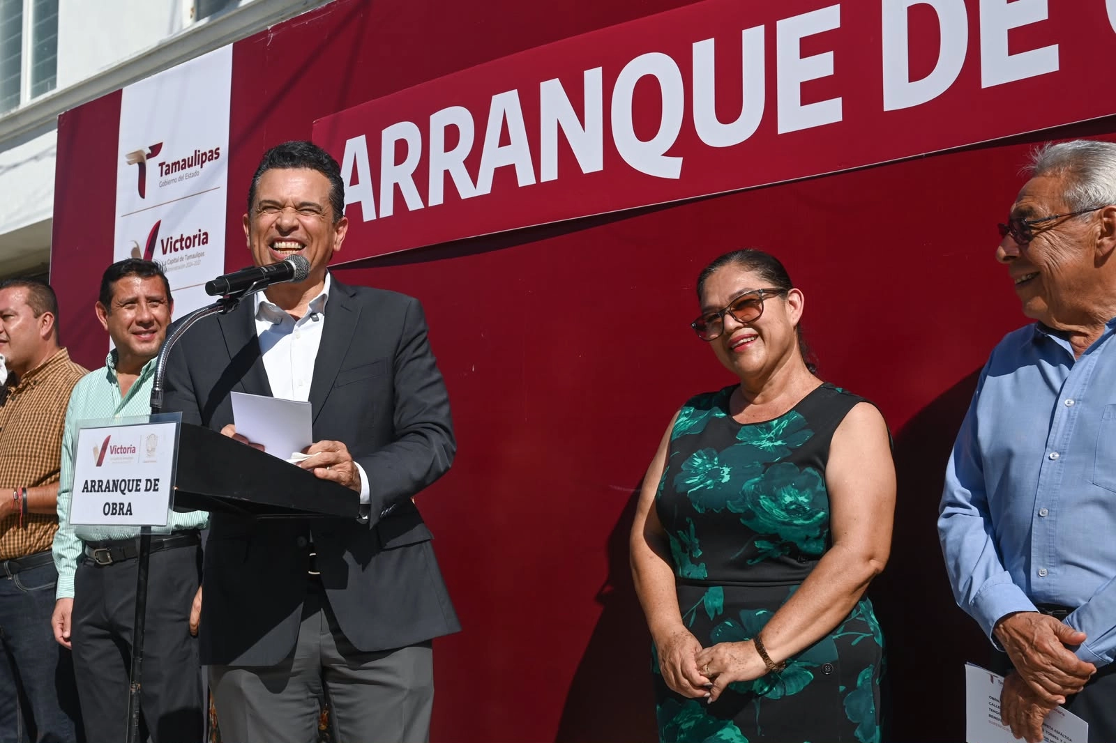 Lalo Gattás da banderazo a obra asfáltica en la colonia México y anuncia conclusión de una más en la Pedro Sosa.