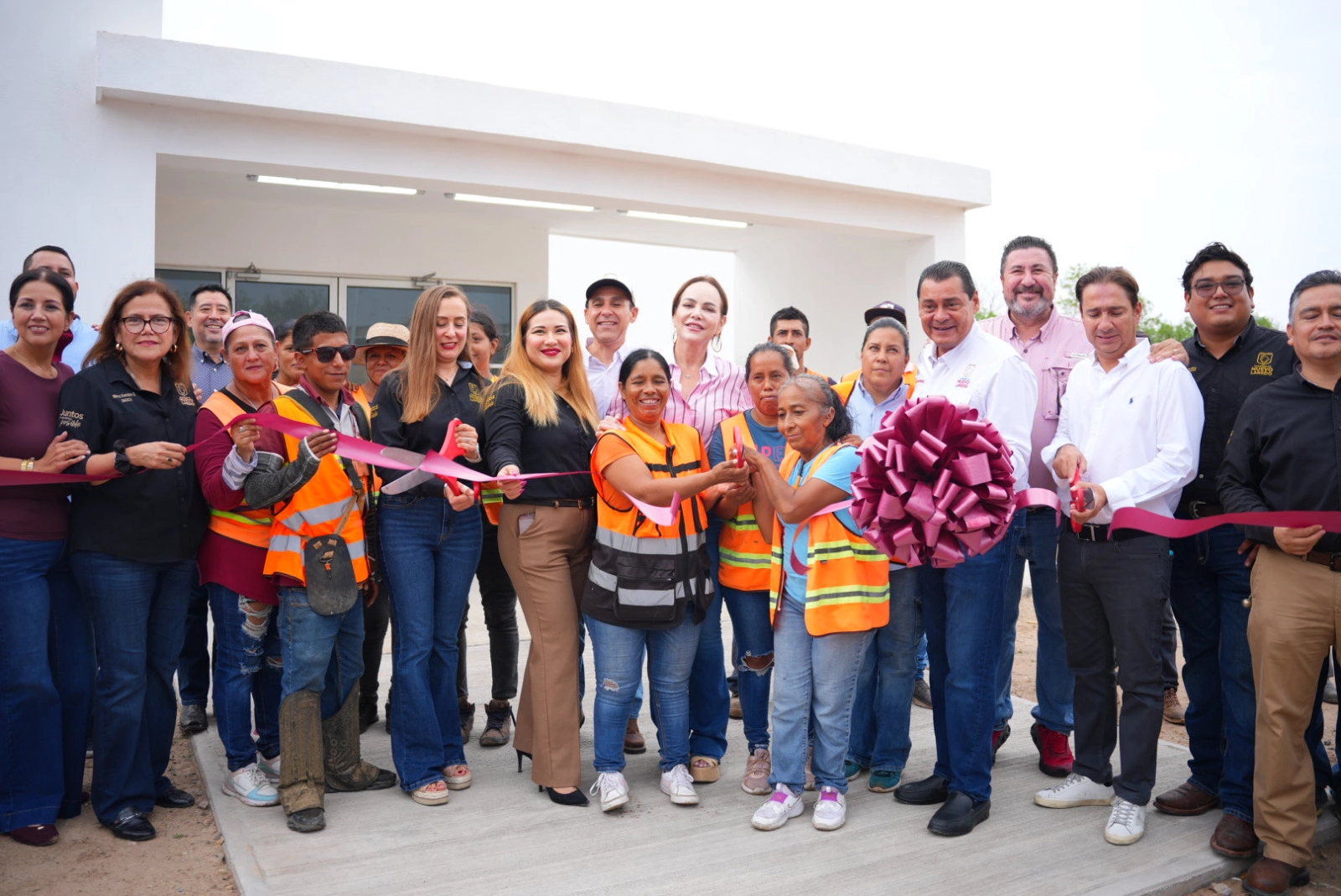 ALCALDESA CARMEN LILIA DIGNIFICA EL TRABAJO DEL PERSONAL QUE TRANSFORMA LOS ESPACIOS PÚBLICOS