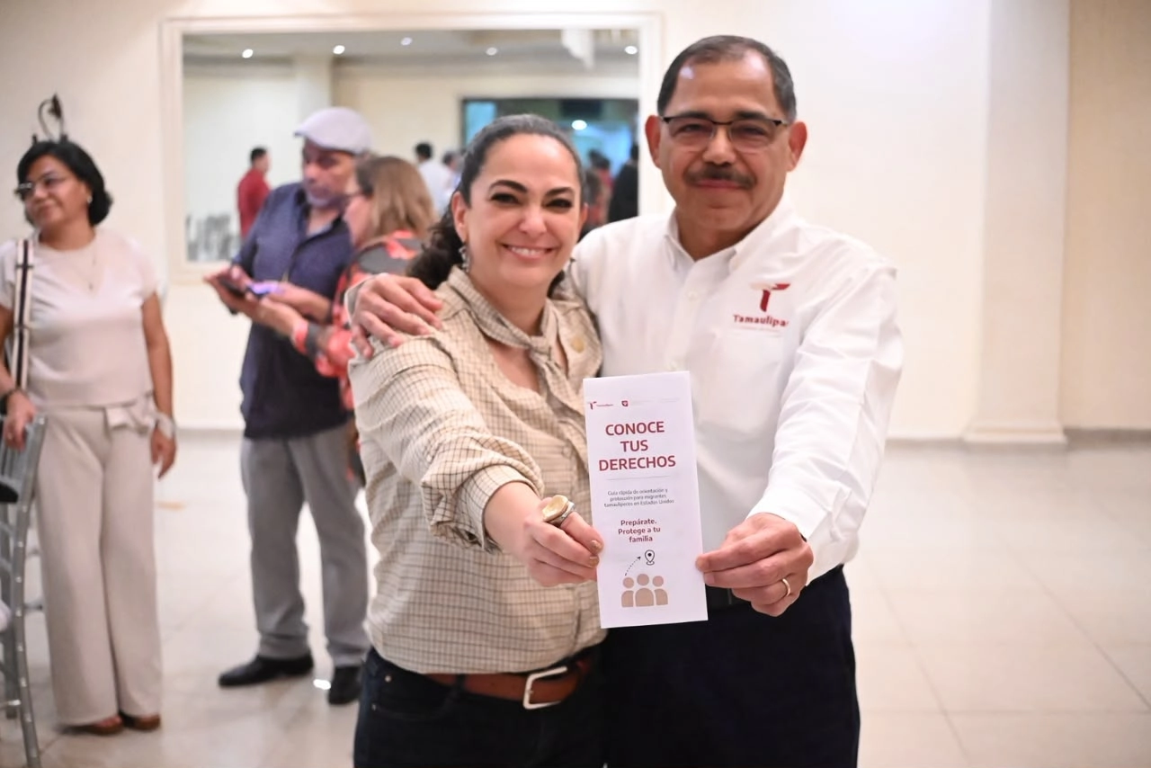 Presentan Cartilla de los derechos de los migrantes.