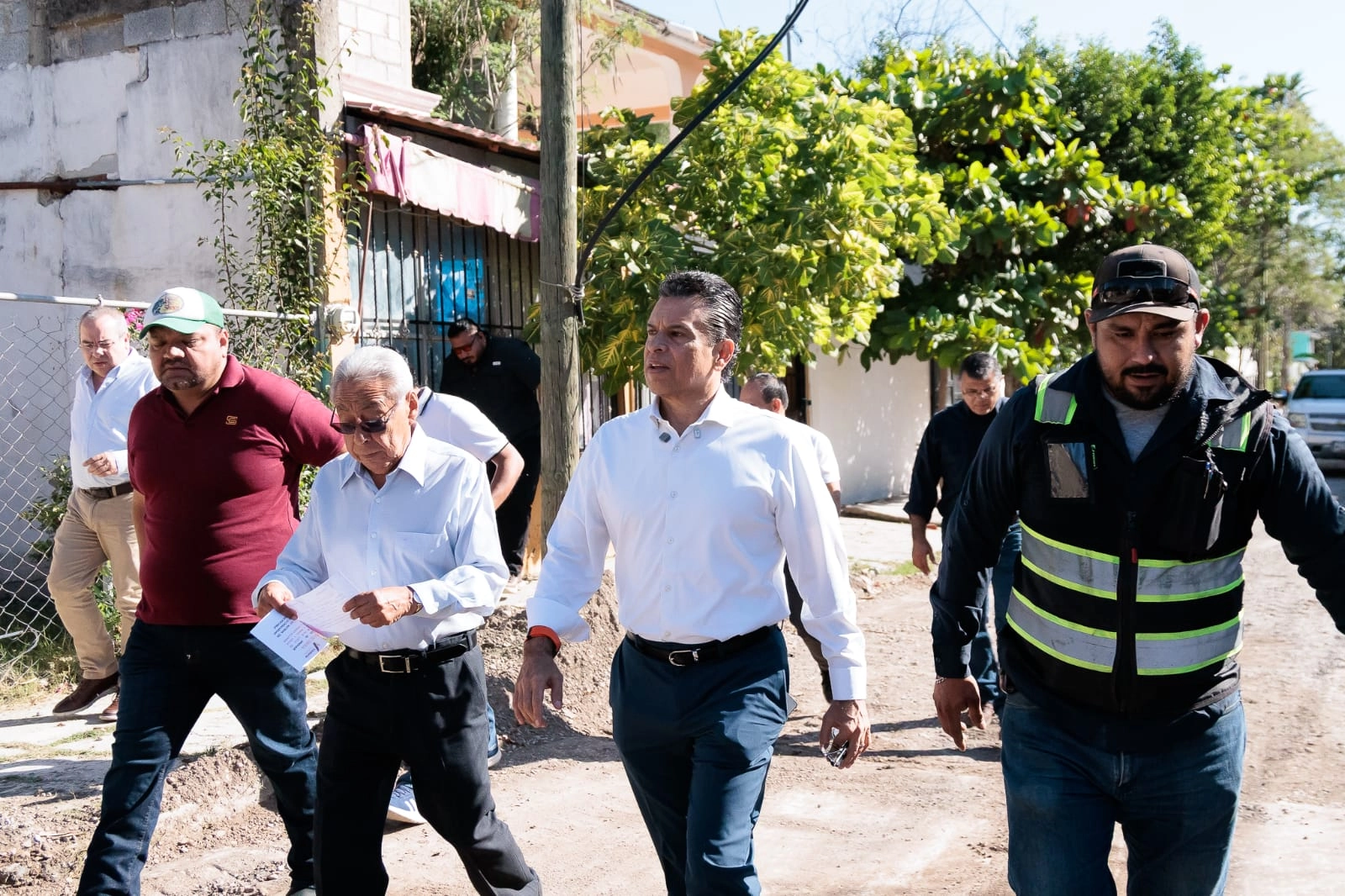 Supervisa alcalde obras de agua potable y drenaje en sectores de Victoria.