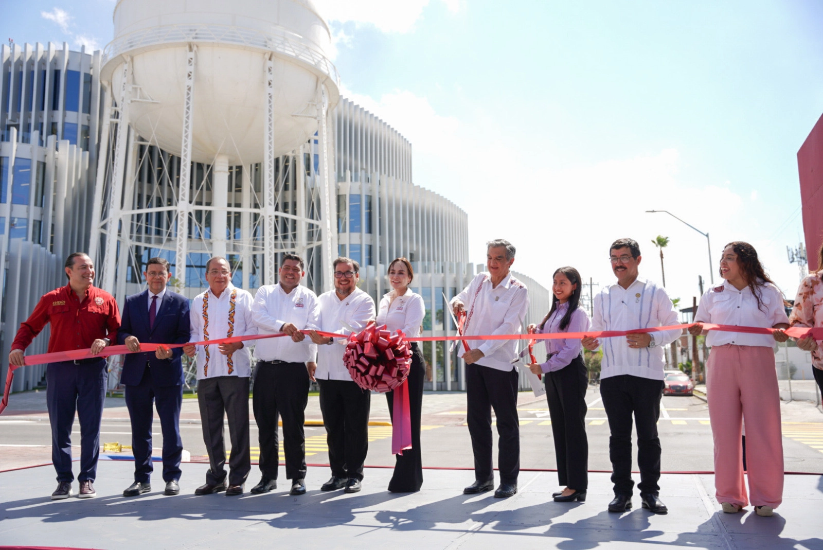 AMÉRICO Y CARMEN LILIA ABREN UNA VENTANA HACIA LAS ESTRELLAS EN NUEVO LAREDO